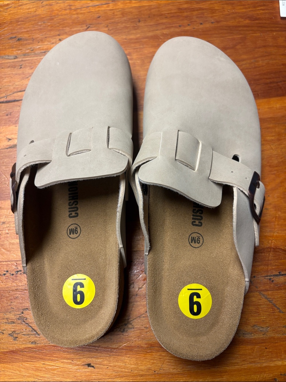 Cushionaire Women's Slip-On Clogs in Light Taupe